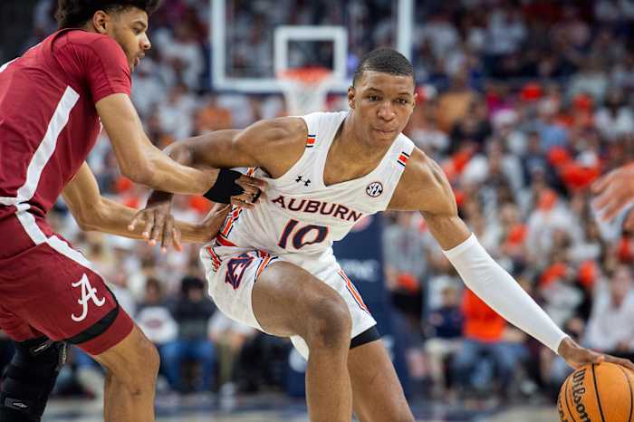 Auburn Tigers forward Jabari Smith (10) drives the ball at Auburn Arena in Auburn, Ala., on Tuesday, Feb. 1, 2022. Auburn Tigers lead Alabama Crimson Tide at halftime 51-37.